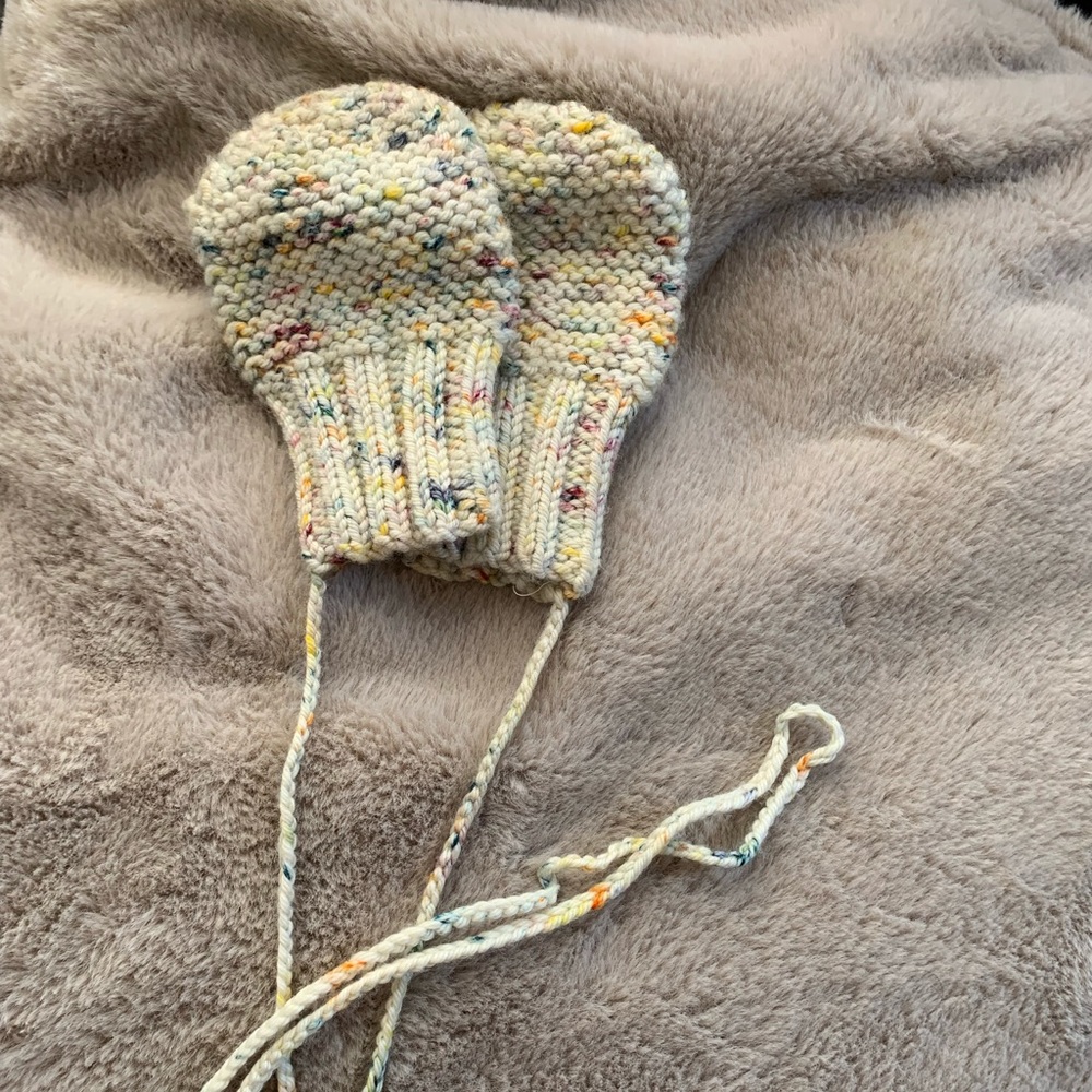 Misha and puff mittens, confetti, size 0-12 months